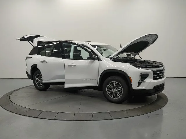 2027 Chevrolet Traverse LT - Photo 10