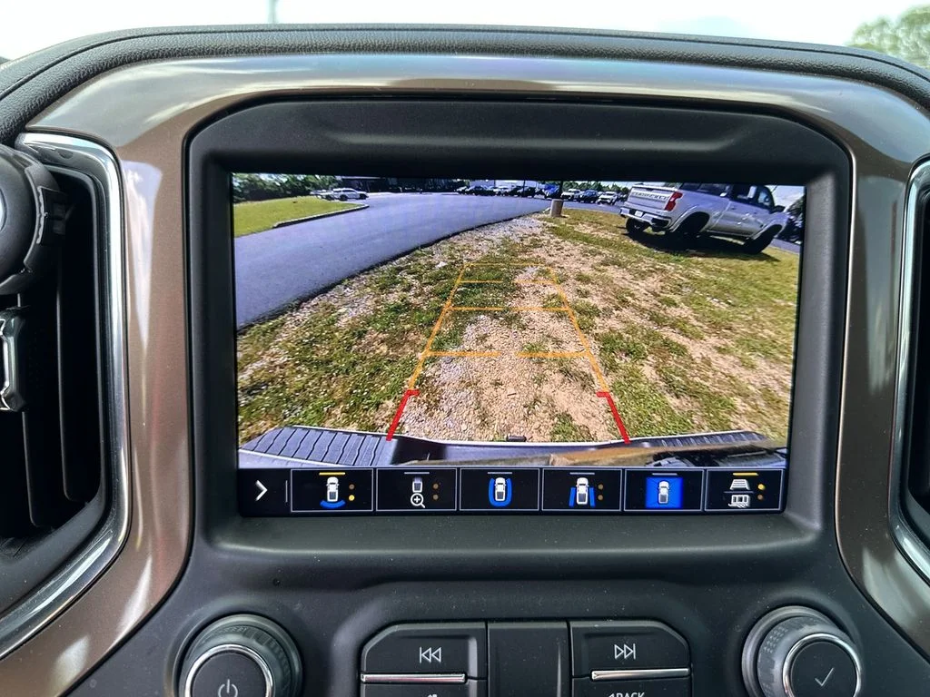 Used 2022 White Chevrolet High Country image 23