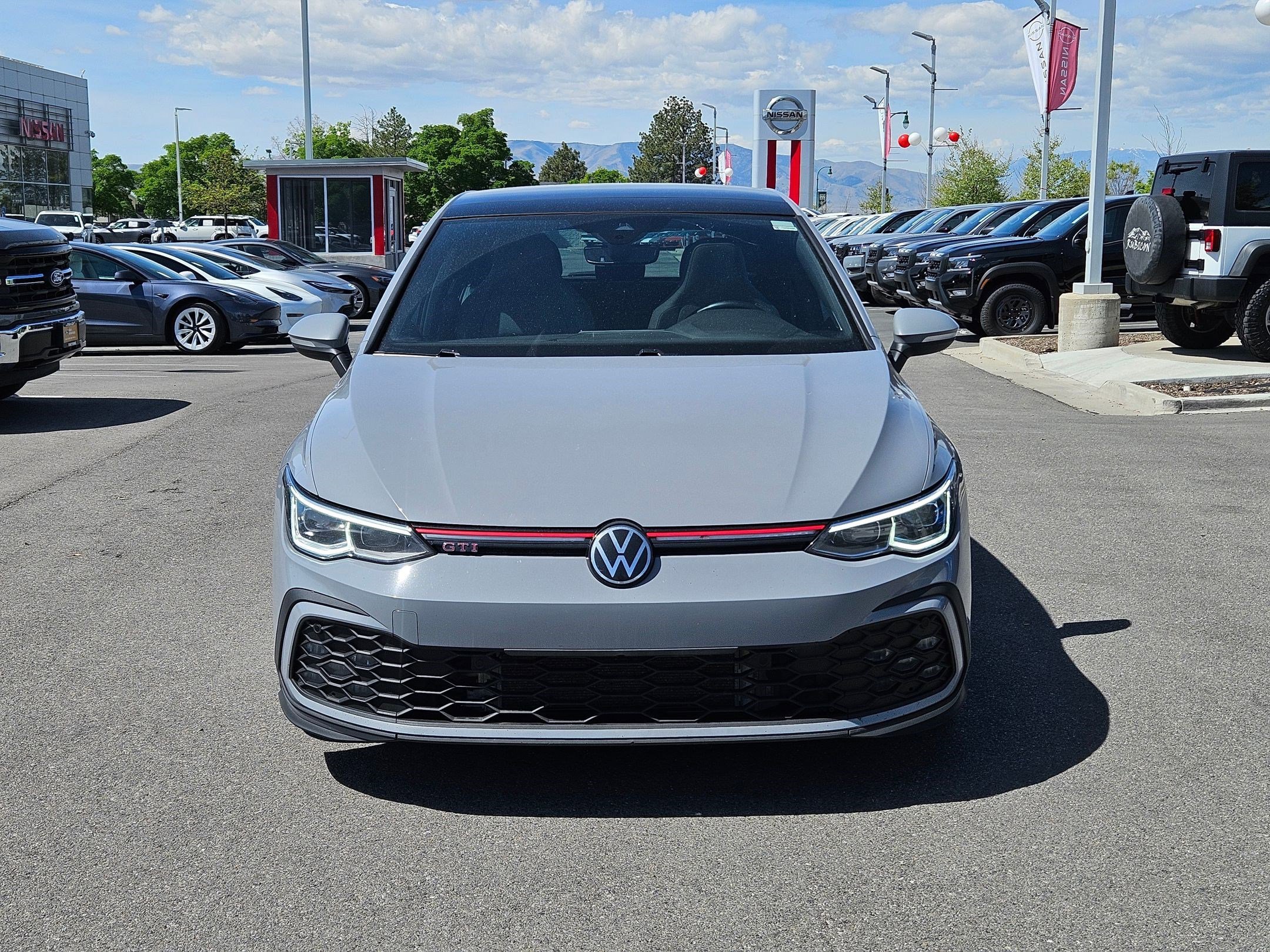 Used 2023 Moonstone Gray Volkswagen SE image 9