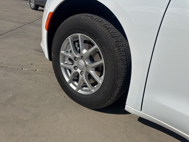 New 2026 Bright White Clear-Coat Exterior Paint Chrysler LX image 10