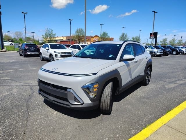 Used 2025 Gray Hyundai SEL image 3