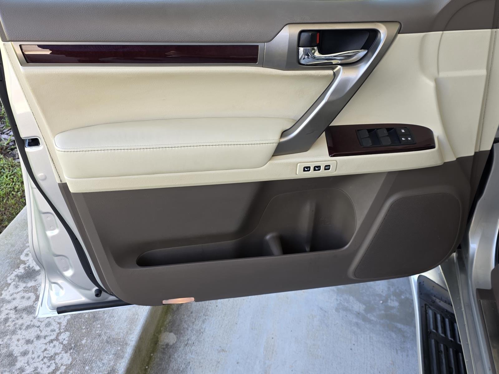 Used 2017 Silver Lexus 460 image 34