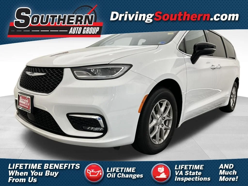2024 Chrysler Pacifica Touring L's photo