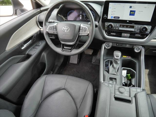 Certified Used 2024 WIND CHILL PEARL Toyota  image 10