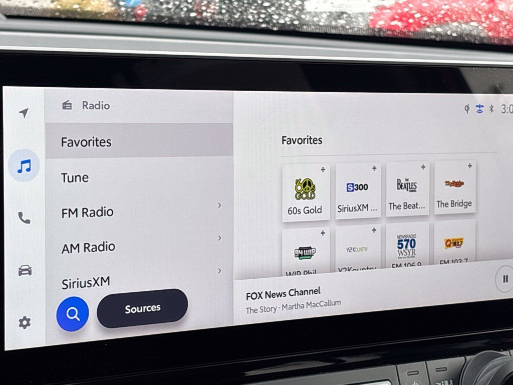 Used 2025  Toyota XLE image 23