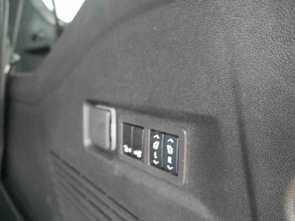 Used 2024  GMC Denali image 10