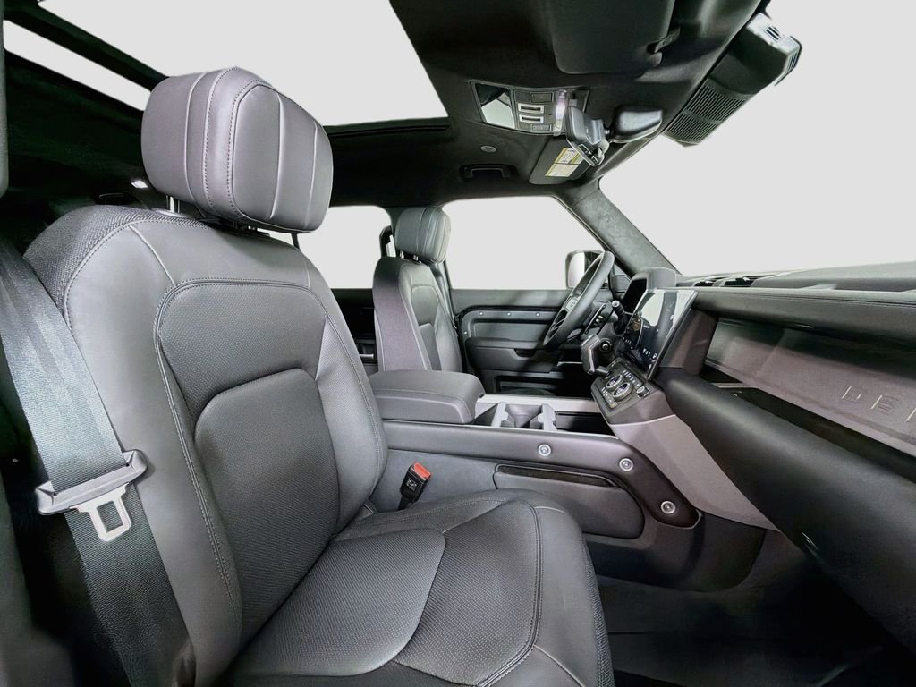 New 2026 Santorini Black Land Rover V8 image 30