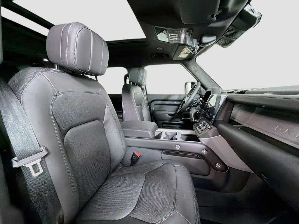 New 2026 Santorini Black Land Rover V8 image 30
