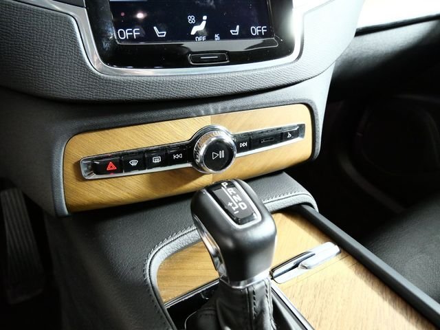 Certified Used 2022  Volvo T5 Momentum image 21