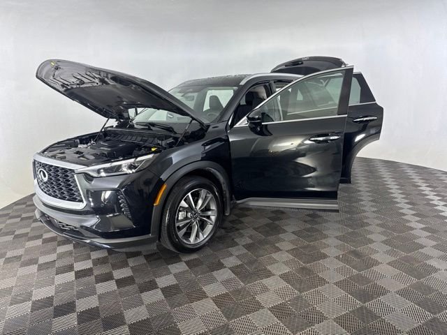 Used 2025 Black INFINITI LUXE image 10