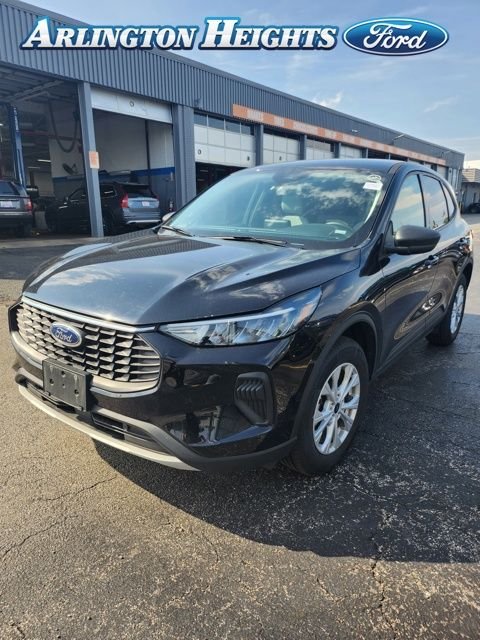 Used 2025 Agate Black Metallic Ford Active image 1