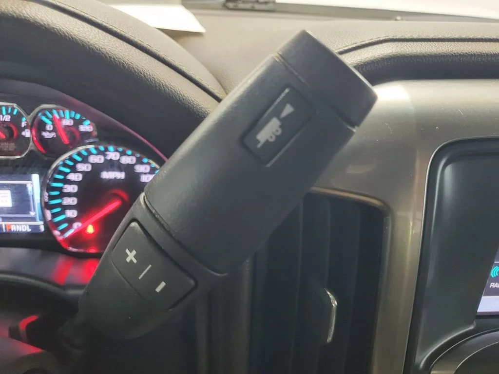 Used 2018 IRIDESCENT PEARL TRICOAT Chevrolet LTZ image 18