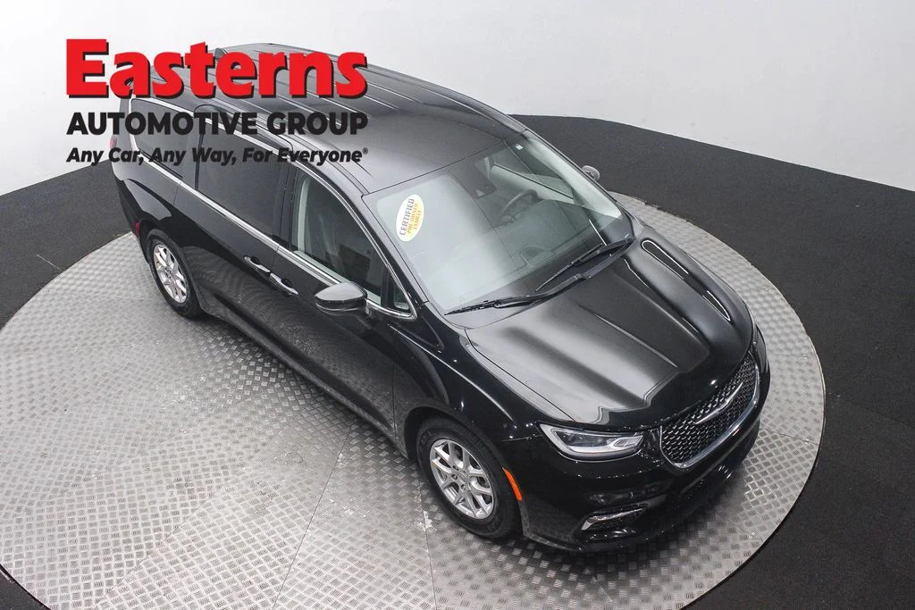 Used 2023 Black Chrysler Touring L image 3