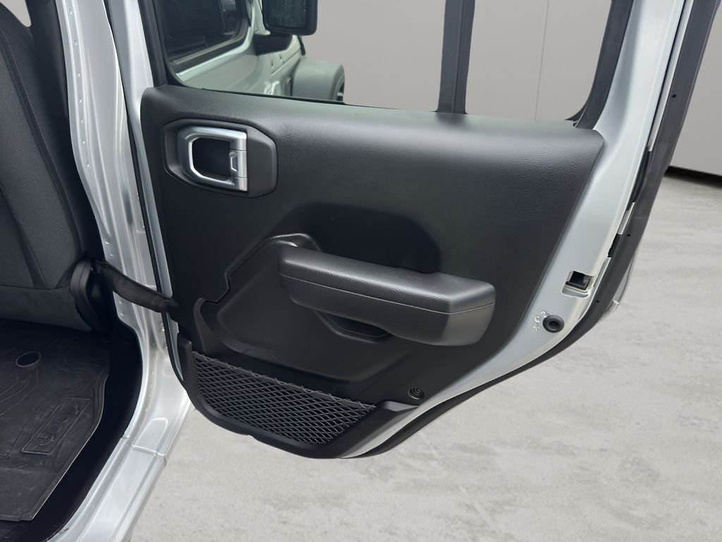 Used 2024 Silver Zynith Clearcoat Jeep Sport S image 11