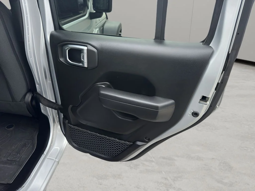 Used 2024 Silver Zynith Clearcoat Jeep Sport S image 11