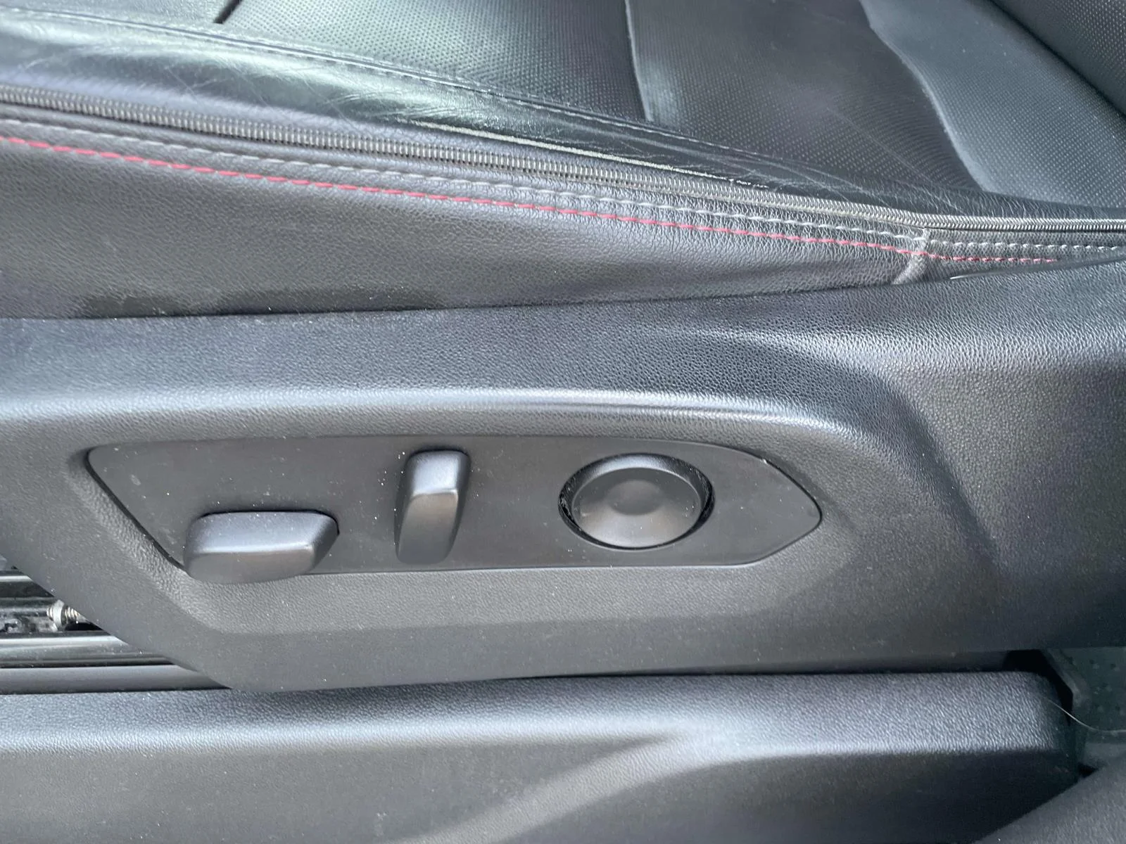 2021 Chevrolet Suburban RST - Photo 20