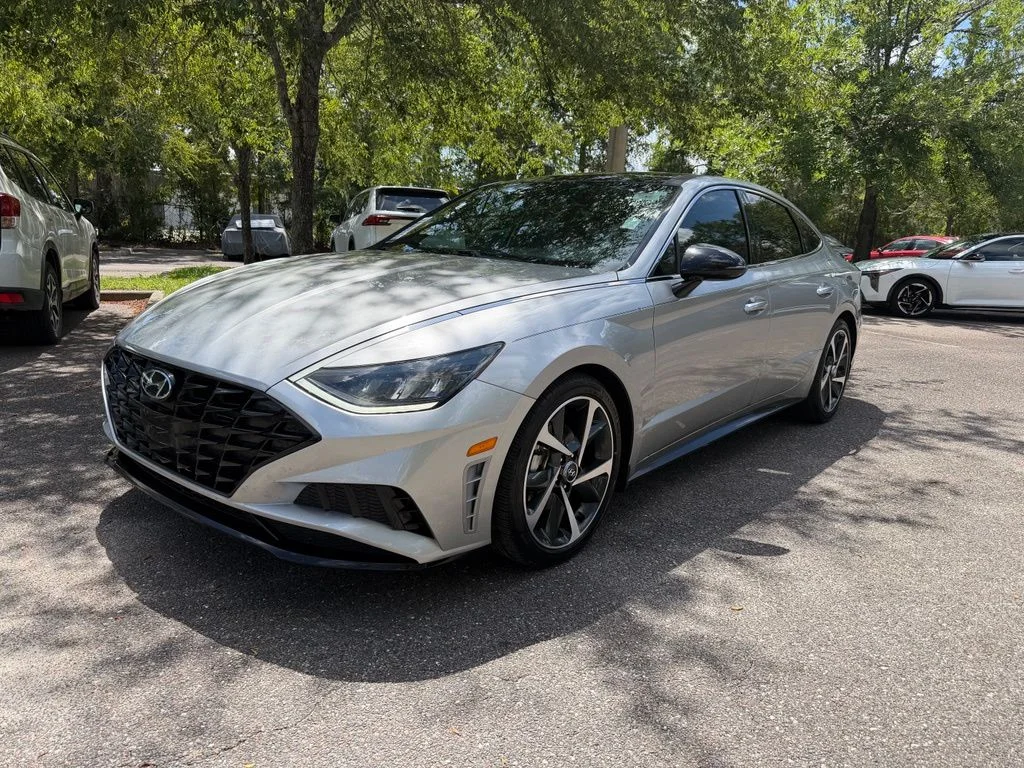 Used 2022 Shimmering Silver Hyundai SEL Plus image 3