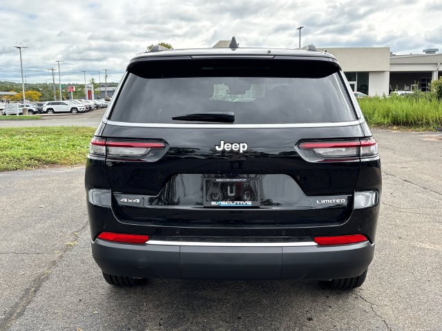 New 2027 High-Gloss Black Paint Jeep Limited image 3