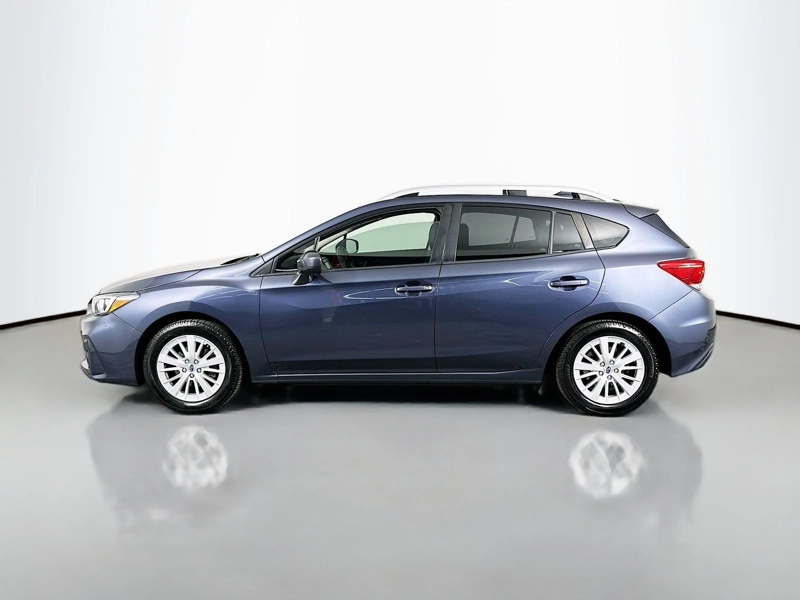 Used 2017 Carbide Gray Metallic Subaru 2.0i Premium image 4