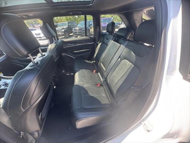 New 2026 Bright White Clear-Coat Exterior Paint Jeep Limited Reserve image 13