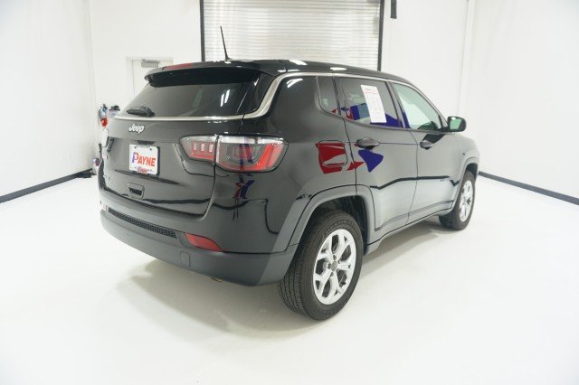 Used 2025 Diamond Black Crystal Pearlcoat Jeep Sport image 7