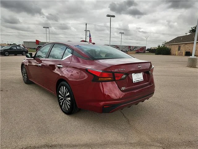 Used 2024 Scarlet Ember Nissan 2.5 SV image 3