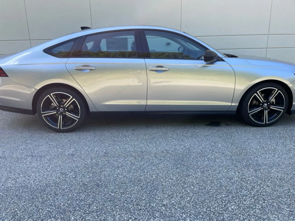 New 2026 Solar Silver Metallic Honda SE image 5