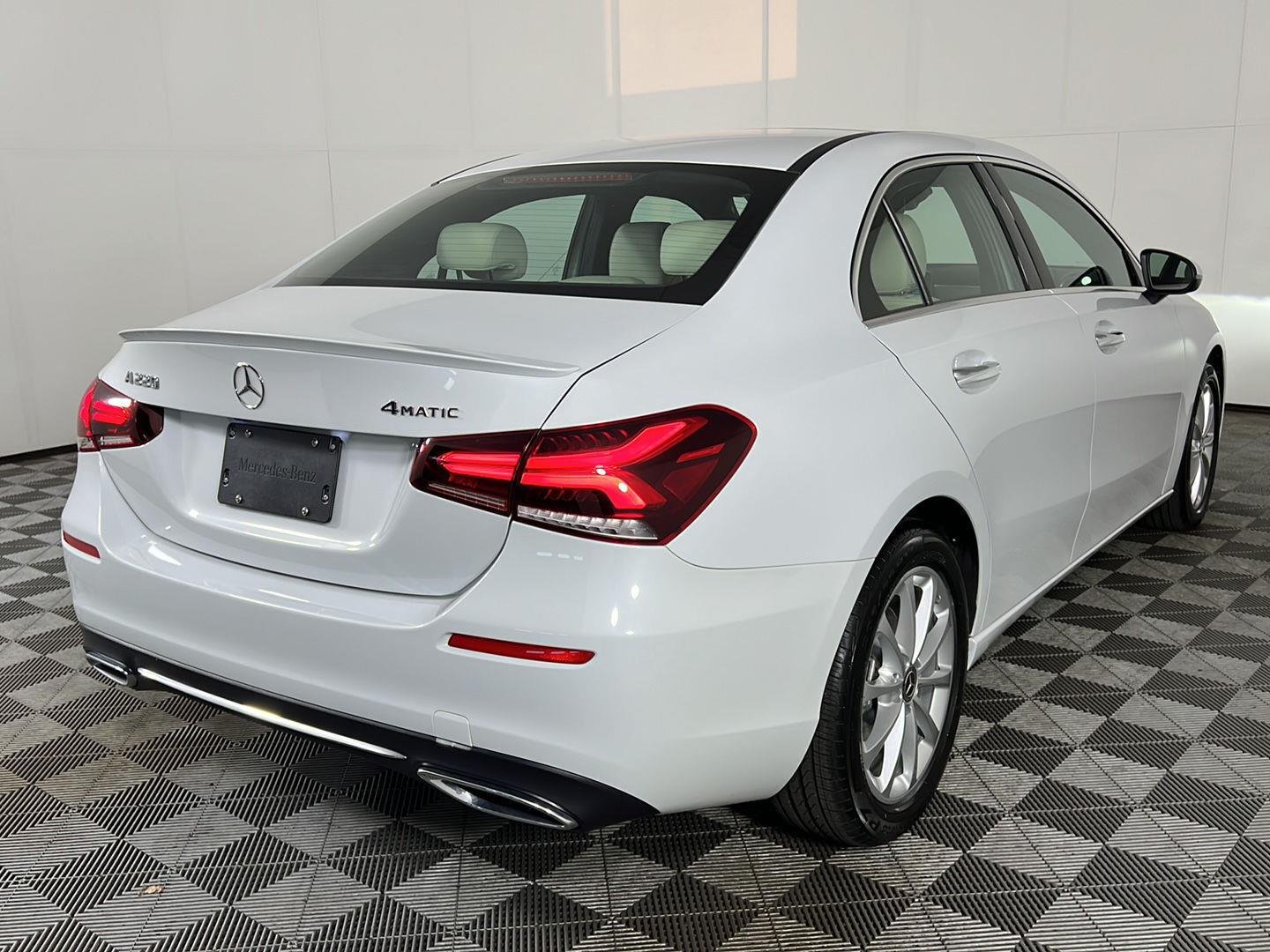 Used 2020 Digital White Pearl Metallic Mercedes-Benz A 220 image 19