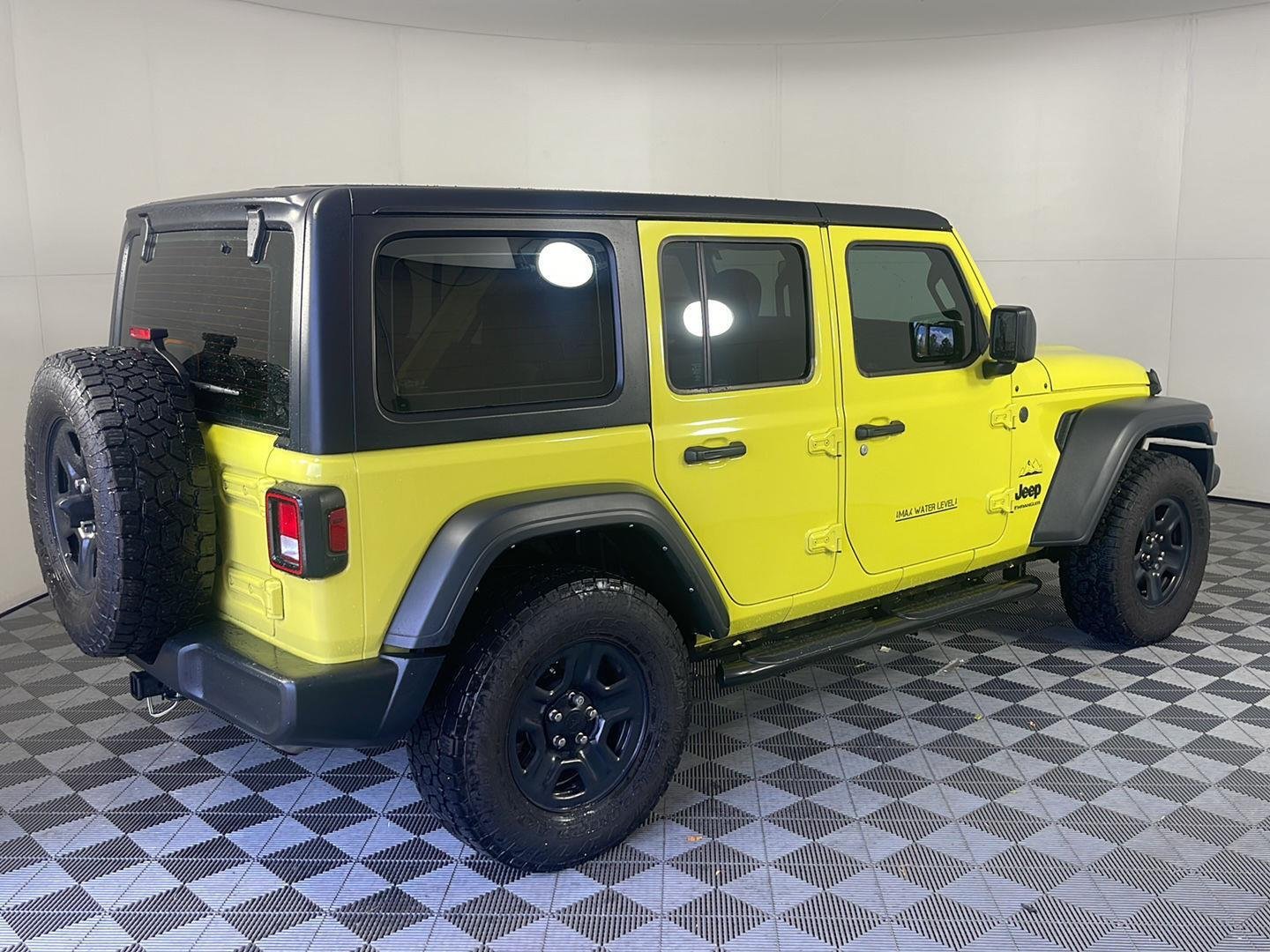 Used 2024 High Velocity Clearcoat Jeep Sport image 6