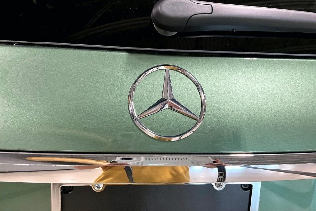 New 2026 MANUFAKTUR Ireland Mid Green Metallic Mercedes-Benz GLS 450 image 52