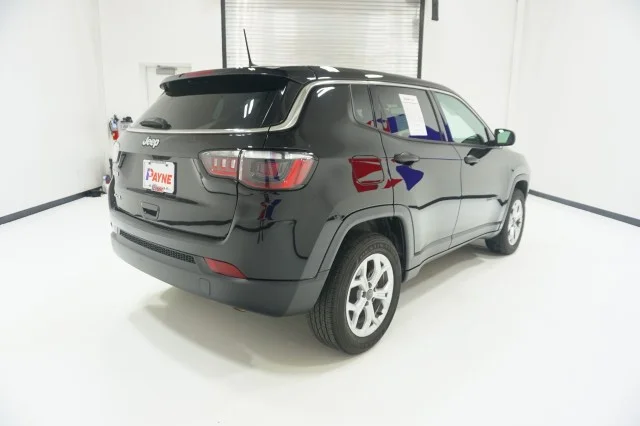 Used 2025 Diamond Black Crystal Pearlcoat Jeep Sport image 7