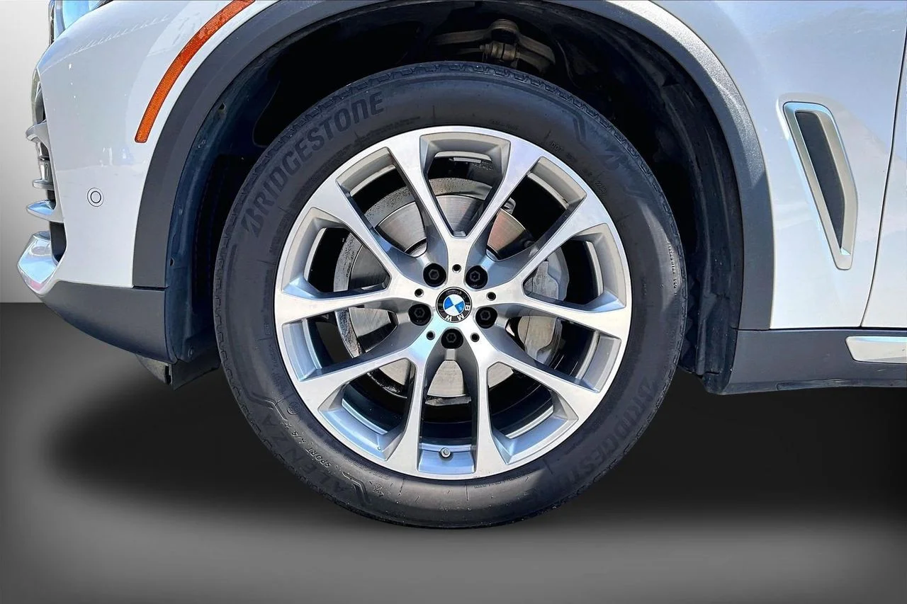 Certified Used 2022 White BMW xDrive40i image 33
