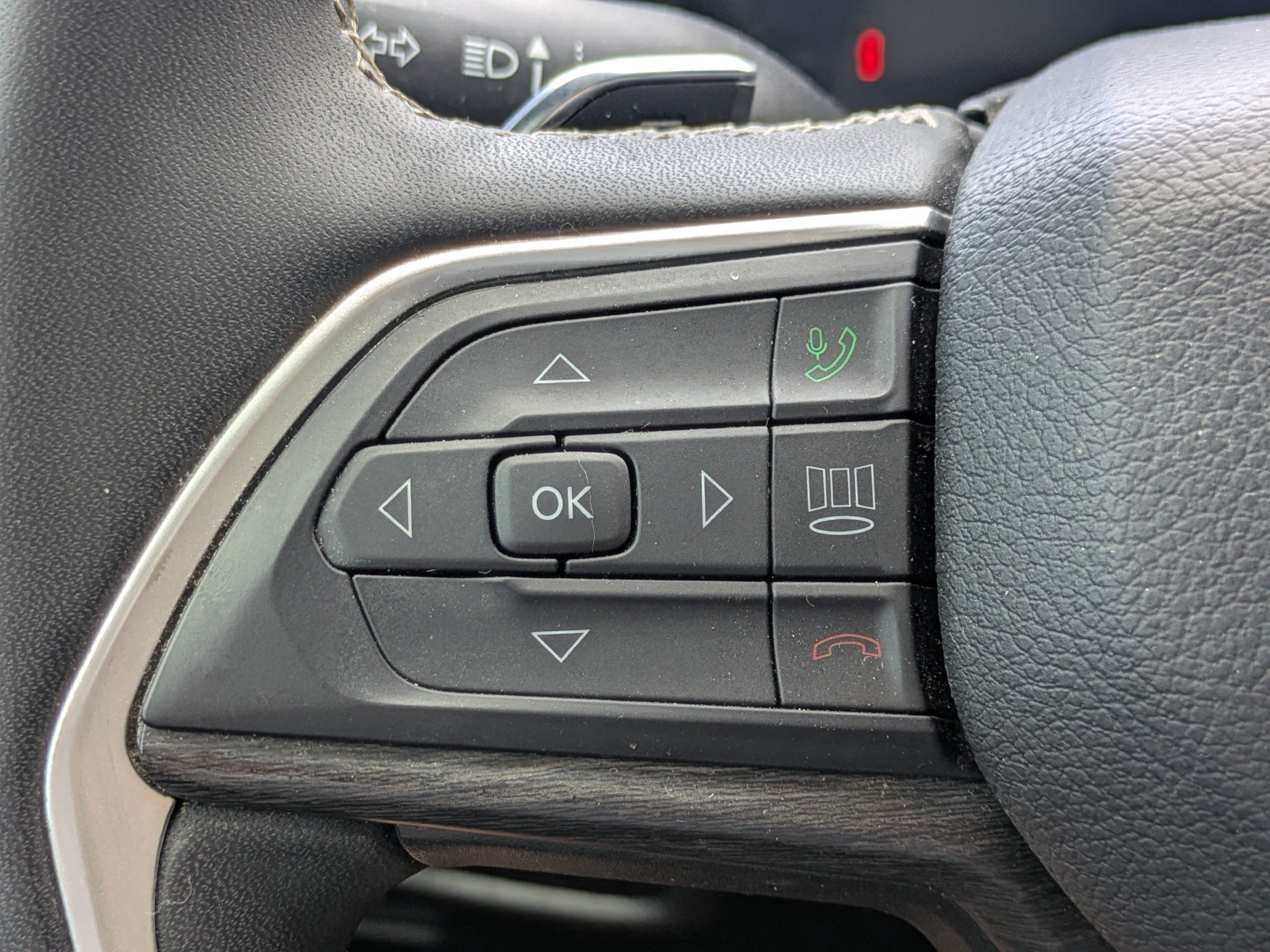 Used 2024 Bright White Clearcoat Jeep Limited image 20
