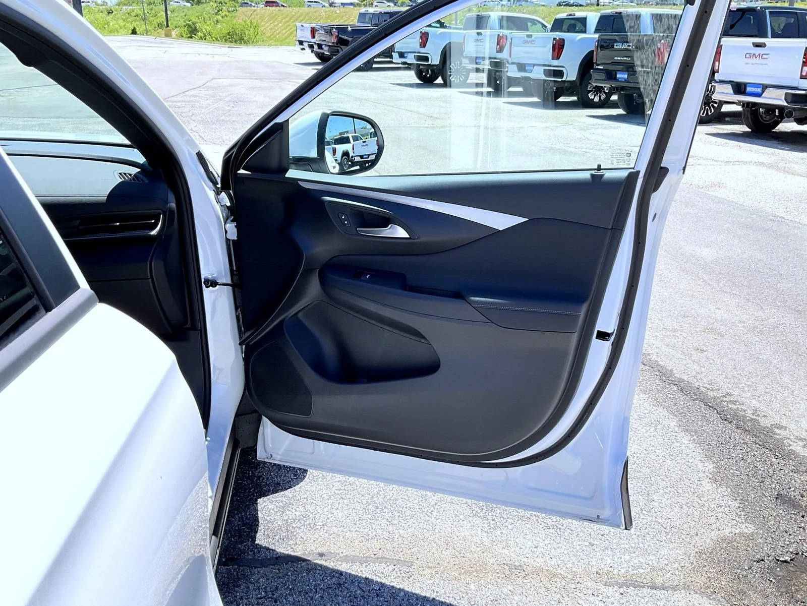 New 2026 Summit White Buick Preferred image 16