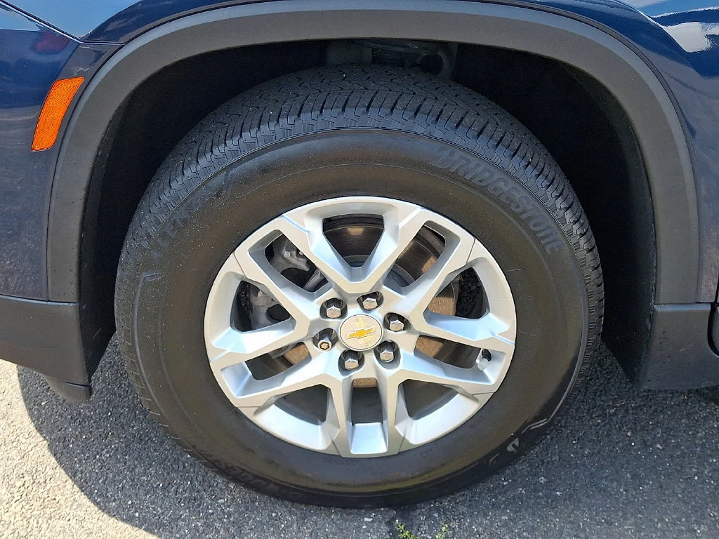 Used 2022 Northsky Blue Metallic Chevrolet LS image 29