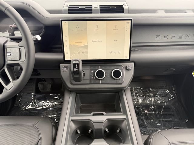 New 2026 Woolstone Green Land Rover X-Dynamic SE image 15