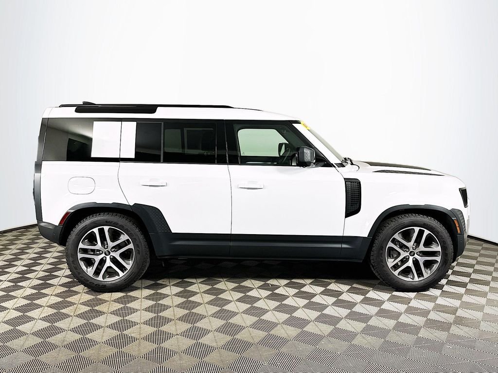 Certified Used 2025 Fuji White Land Rover S image 4