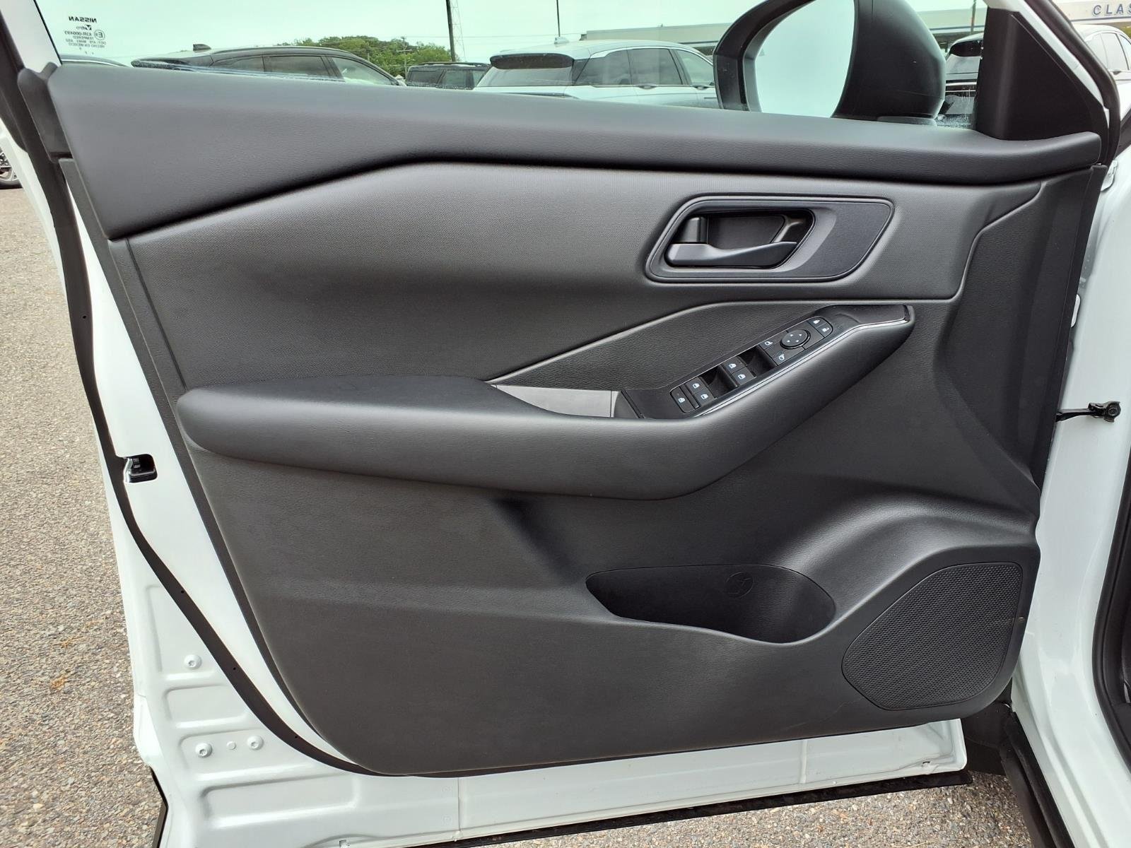 Used 2024 Everest White Pearl Nissan S image 28