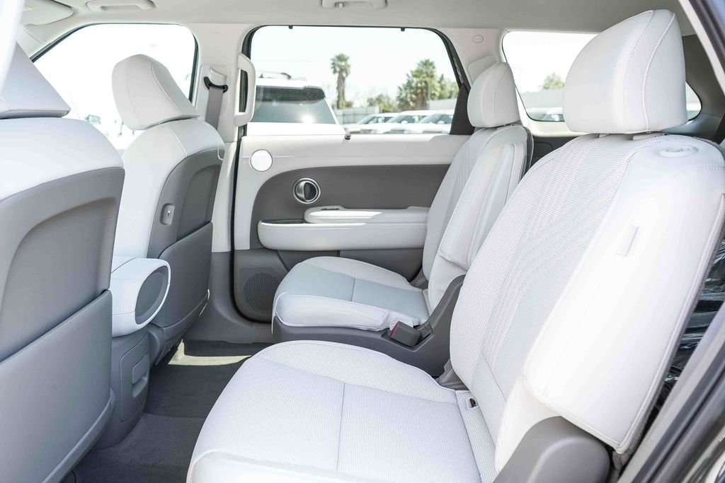 New 2026 Silver Hyundai SEL Premium image 19