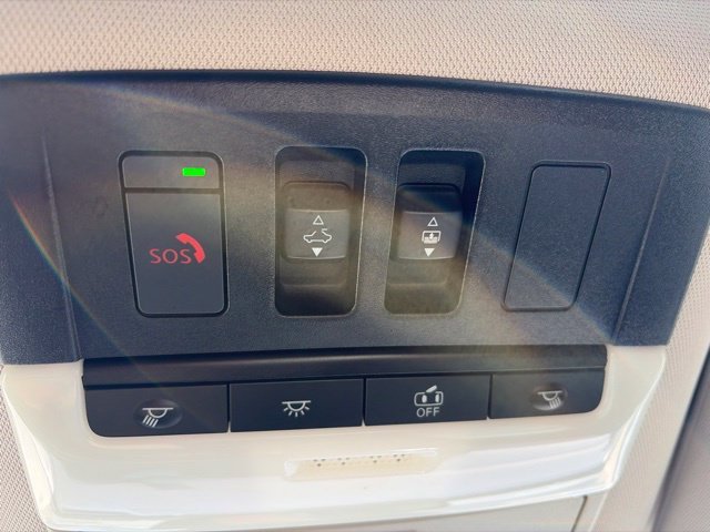 Used 2023 Beige Nissan Platinum image 42