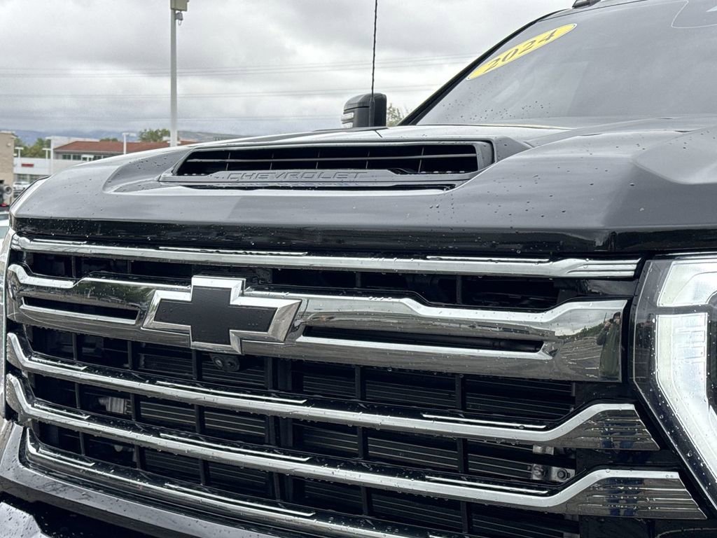 Used 2024 Black Chevrolet High Country image 33