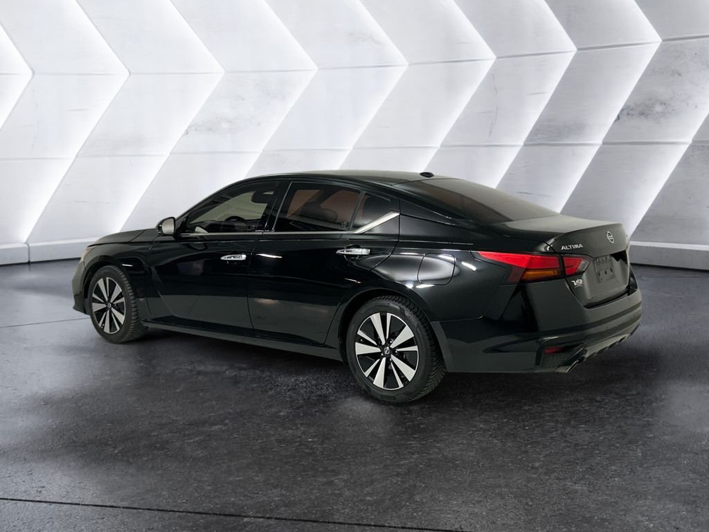 Used 2019 Black Nissan 2.5 SV image 6