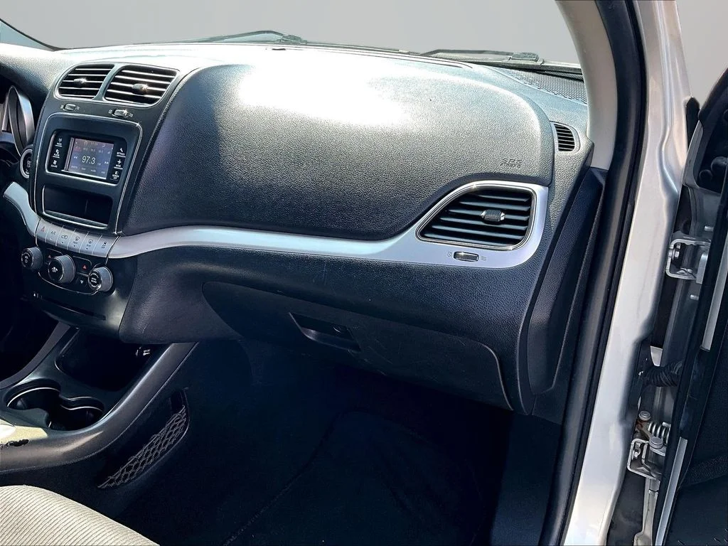 Used 2013 Silver Dodge SE image 18