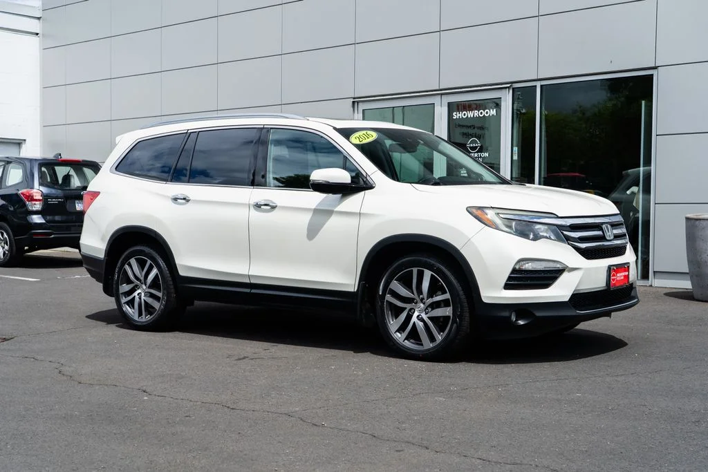 Used 2016 White Honda Elite image 1