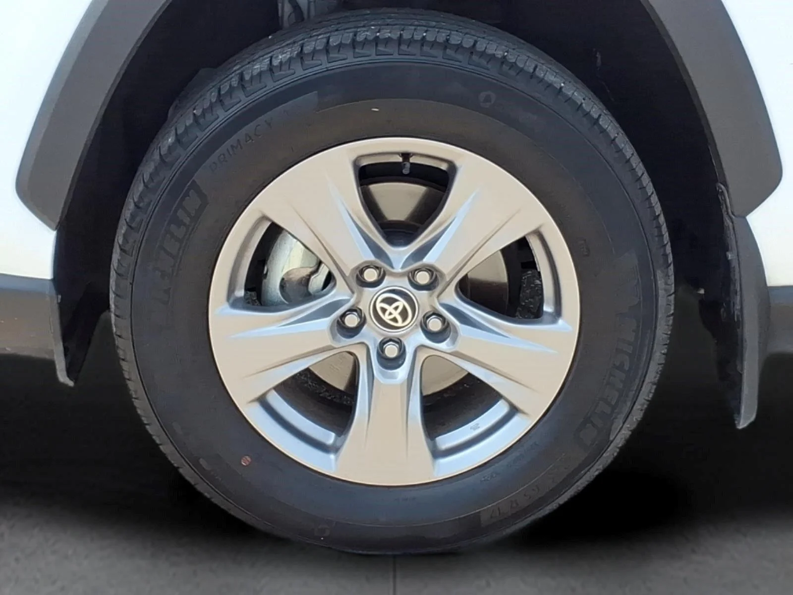 Used 2025 Ice Cap Toyota XLE image 9