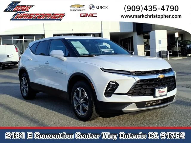Used 2025 Summit White Chevrolet 2LT image 1