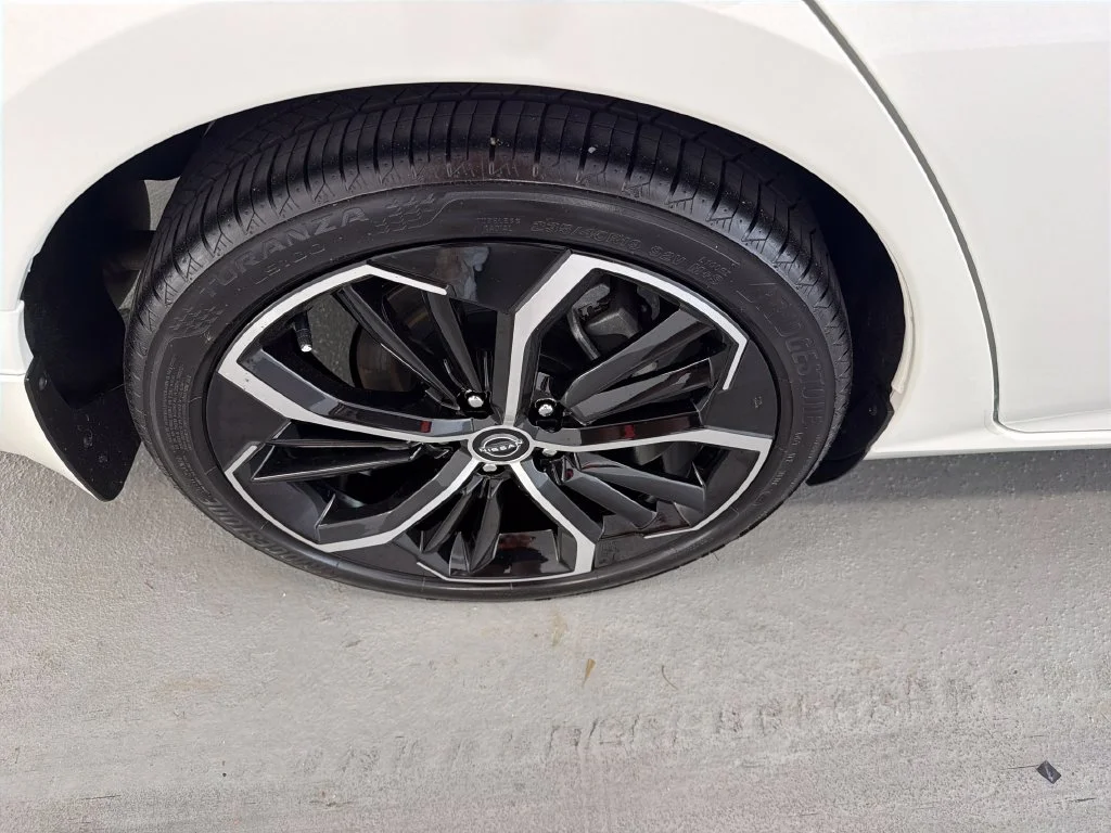 Used 2025 White Nissan 2.5 SR image 5