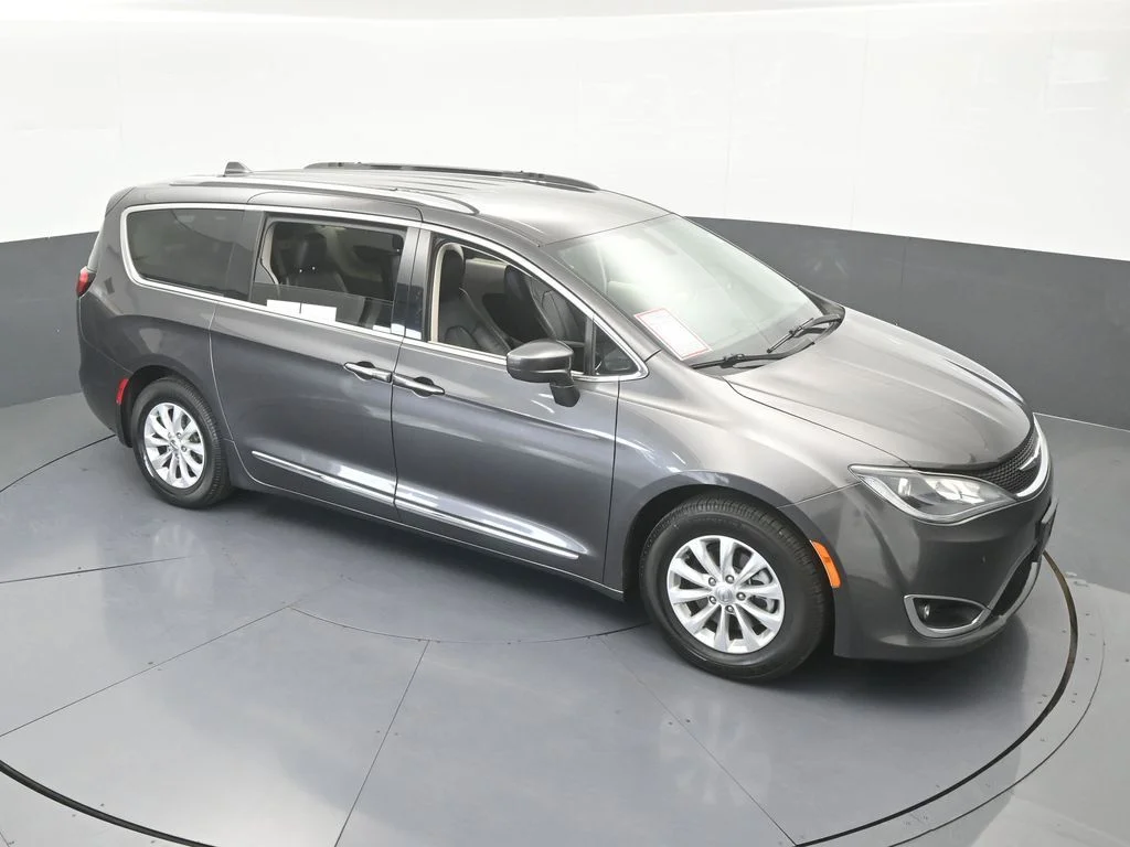Used 2019 Granite Crystal Metallic Clearcoat Chrysler Touring L image 57