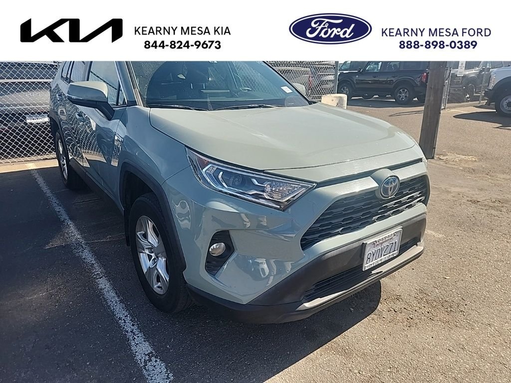 Used 2021  Toyota XLE image 1