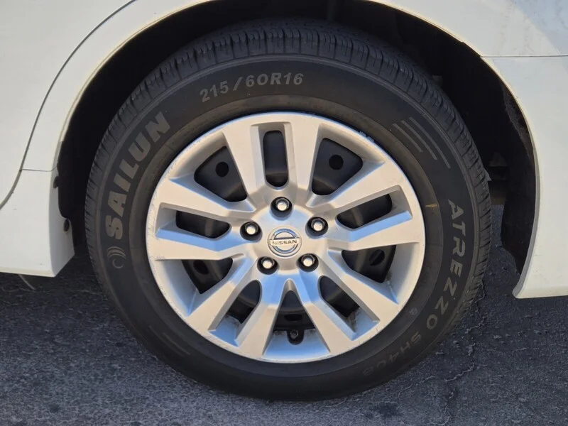 Used 2017 White Nissan 2.5 S image 5